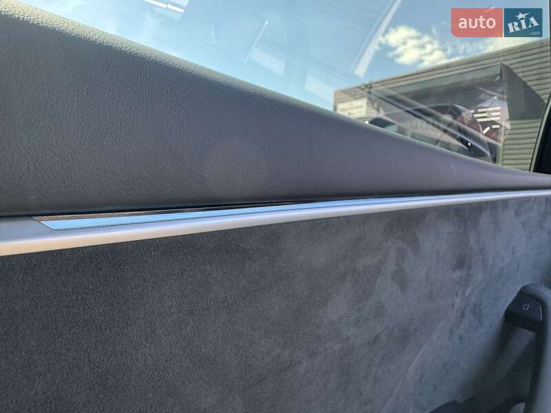 Седан Tesla Model 3 2024 в Дніпрі