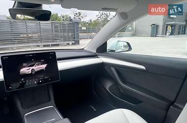 Седан Tesla Model 3 2022 в 