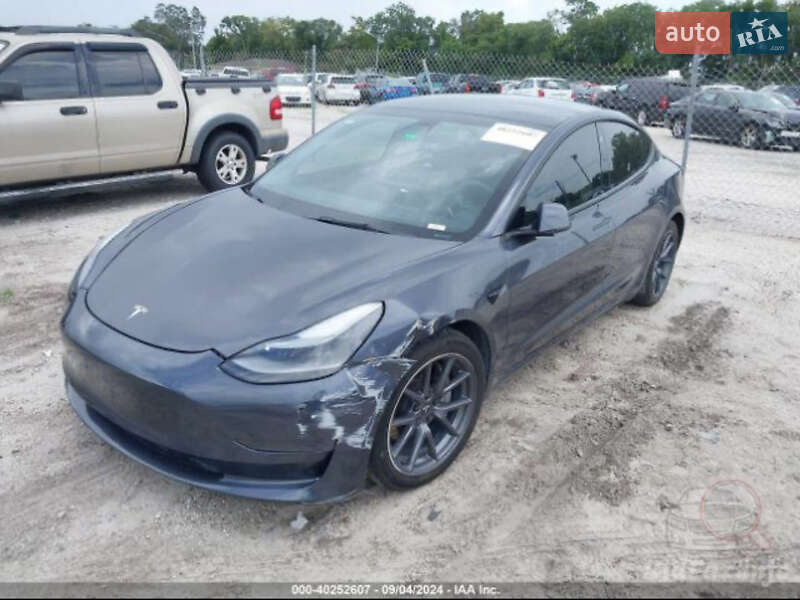 Седан Tesla Model 3 2021 в Києві