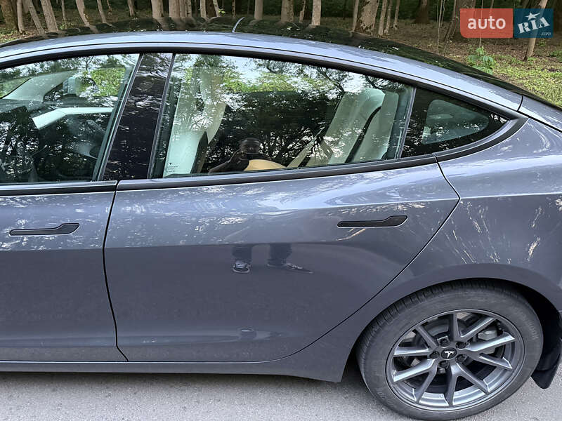 Седан Tesla Model 3 2023 в Полтаві