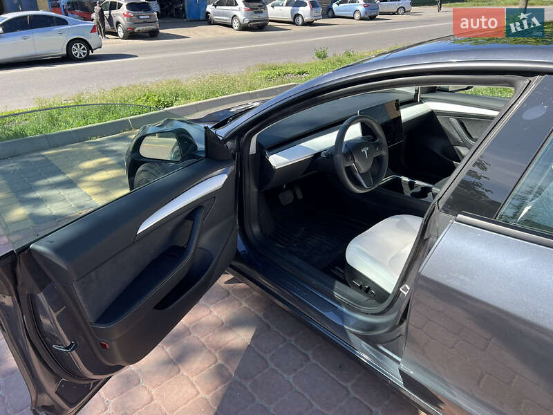 Седан Tesla Model 3 2023 в Полтаві