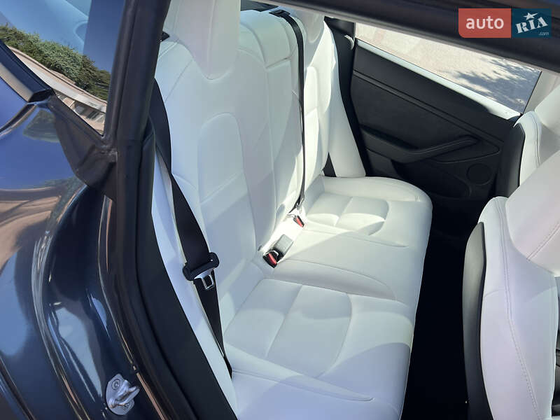 Седан Tesla Model 3 2023 в Полтаві
