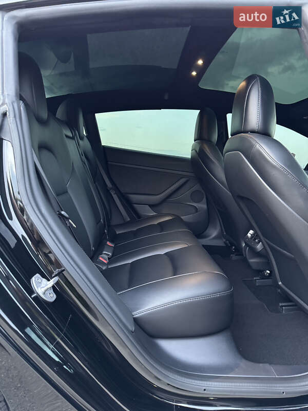 Седан Tesla Model 3 2021 в Днепре