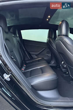 Седан Tesla Model 3 2021 в 