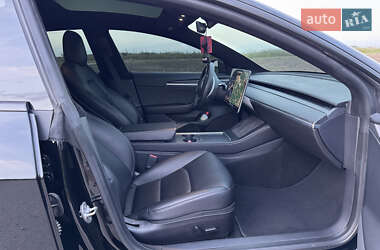 Седан Tesla Model 3 2021 в 
