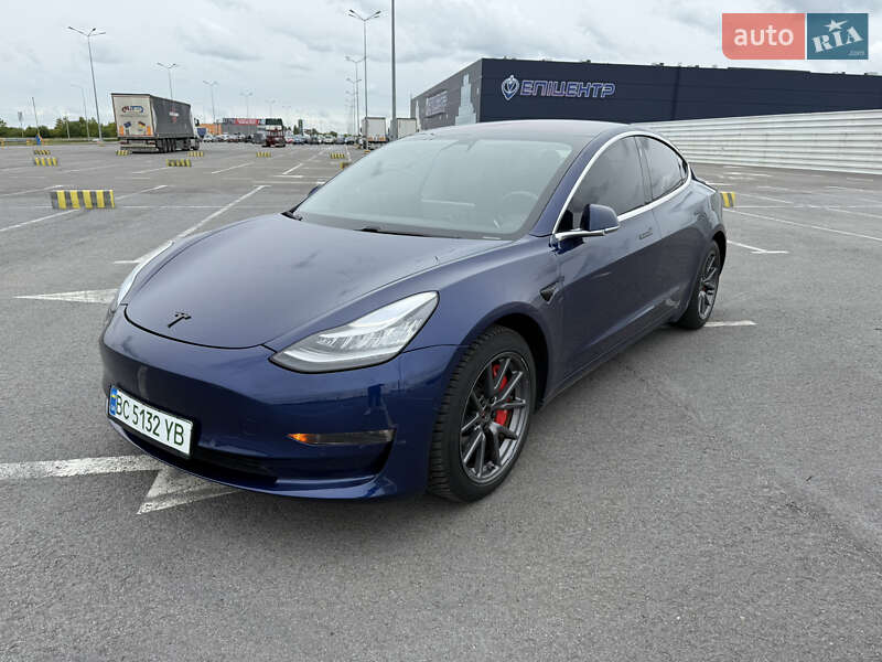 Седан Tesla Model 3 2018 в Львове