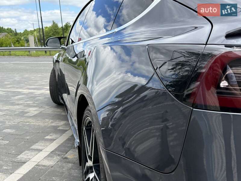 Седан Tesla Model 3 2020 в Ужгороді