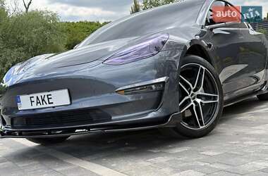 Седан Tesla Model 3 2020 в 