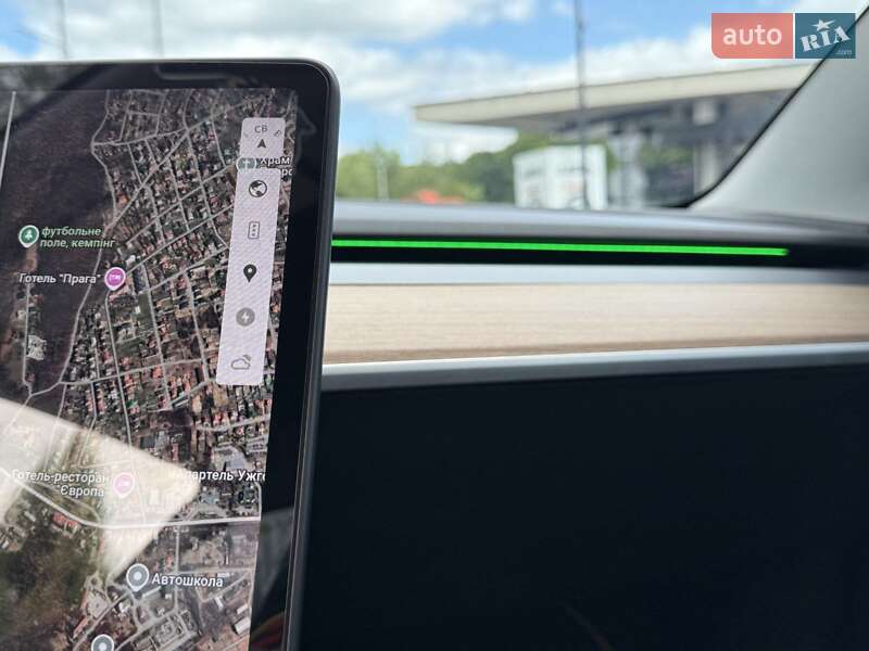 Седан Tesla Model 3 2020 в Ужгороді
