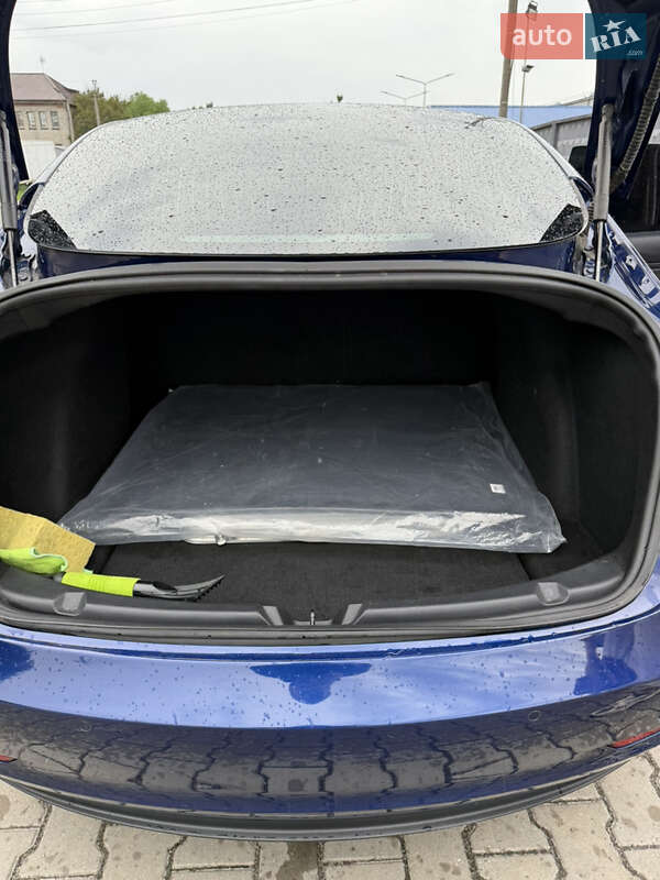 Седан Tesla Model 3 2019 в Киеве