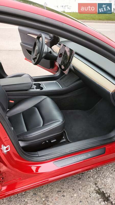 Седан Tesla Model 3 2022 в Львове