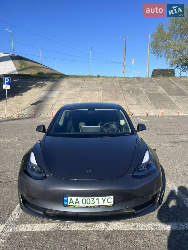 Седан Tesla Model 3 2023 в 