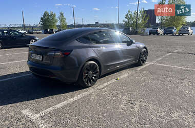Седан Tesla Model 3 2023 в 
