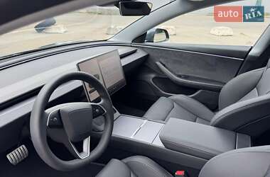 Седан Tesla Model 3 2024 в 