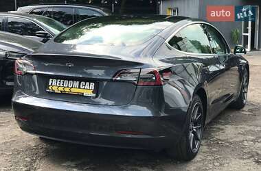 Седан Tesla Model 3 2020 в 
