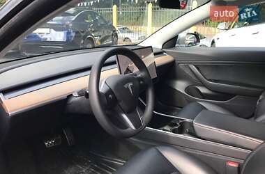 Седан Tesla Model 3 2020 в 