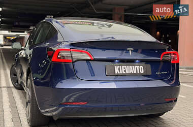 Седан Tesla Model 3 2021 в 