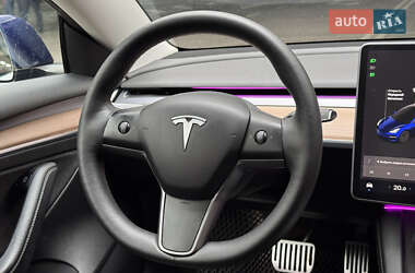 Седан Tesla Model 3 2021 в 