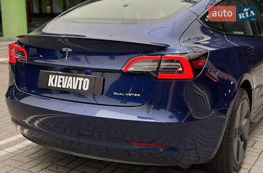 Седан Tesla Model 3 2021 в 