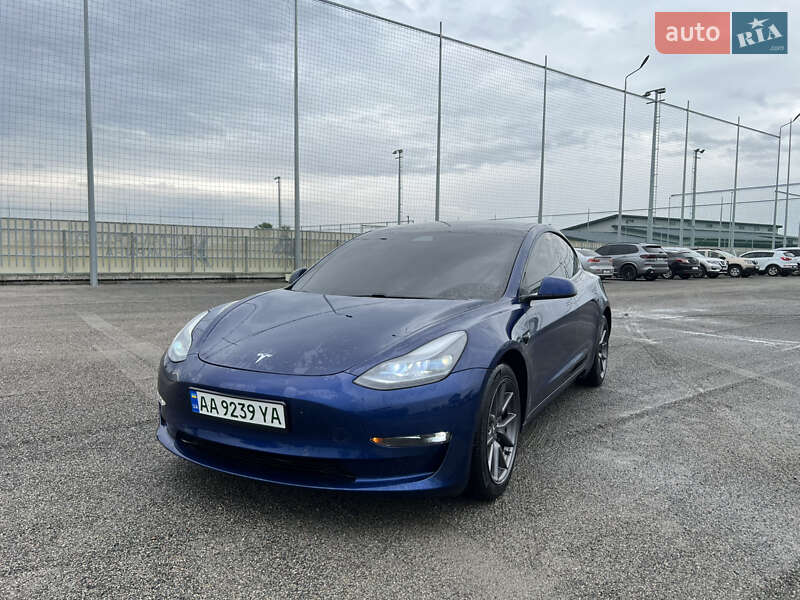 Седан Tesla Model 3 2021 в 