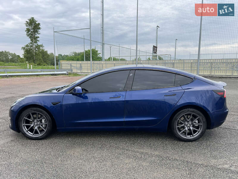 Седан Tesla Model 3 2021 в Києві