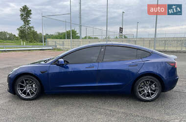 Седан Tesla Model 3 2021 в 