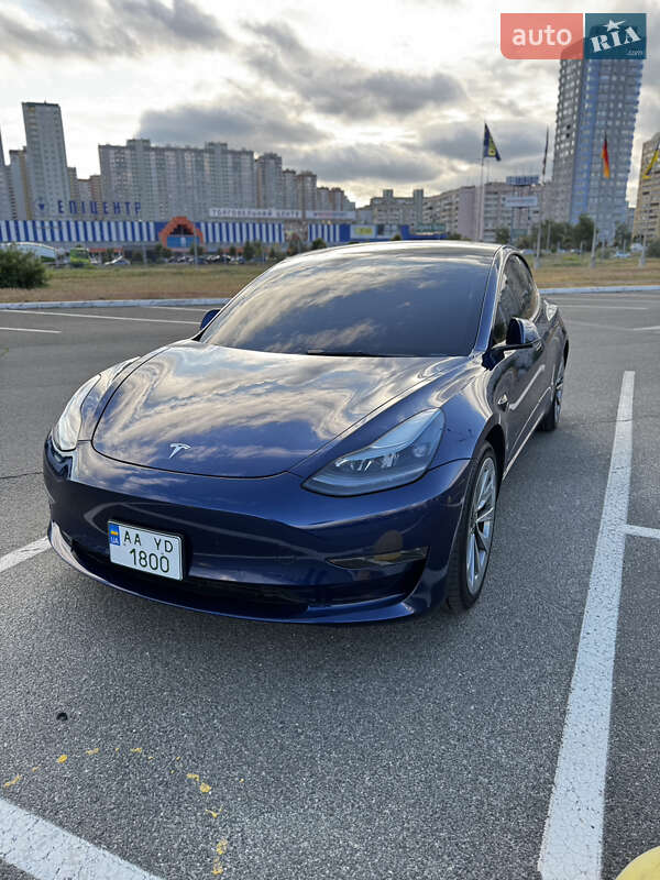 Седан Tesla Model 3 2022 в Киеве
