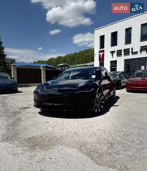 Седан Tesla Model 3 2024 в Вінниці