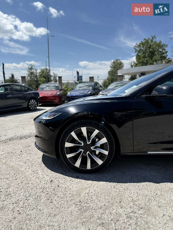 Седан Tesla Model 3 2024 в Вінниці