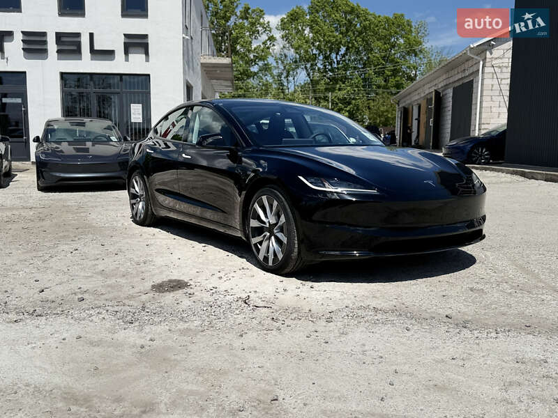 Седан Tesla Model 3 2024 в Вінниці