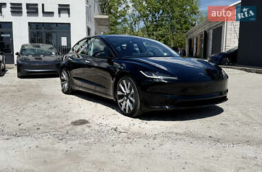 Седан Tesla Model 3 2024 в 