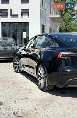 Седан Tesla Model 3 2024 в 