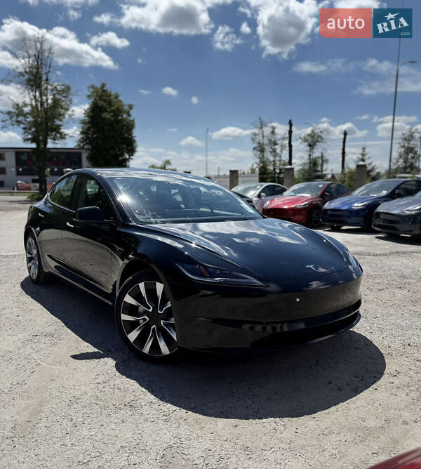 Седан Tesla Model 3 2024 в Вінниці