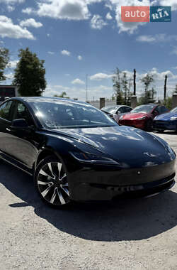 Седан Tesla Model 3 2024 в 