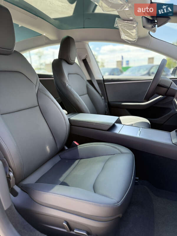 Седан Tesla Model 3 2024 в Вінниці