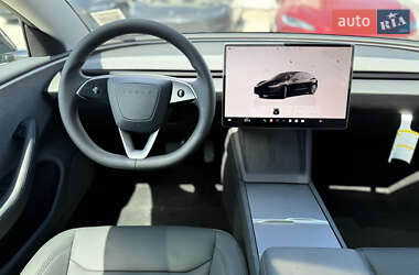 Седан Tesla Model 3 2024 в 