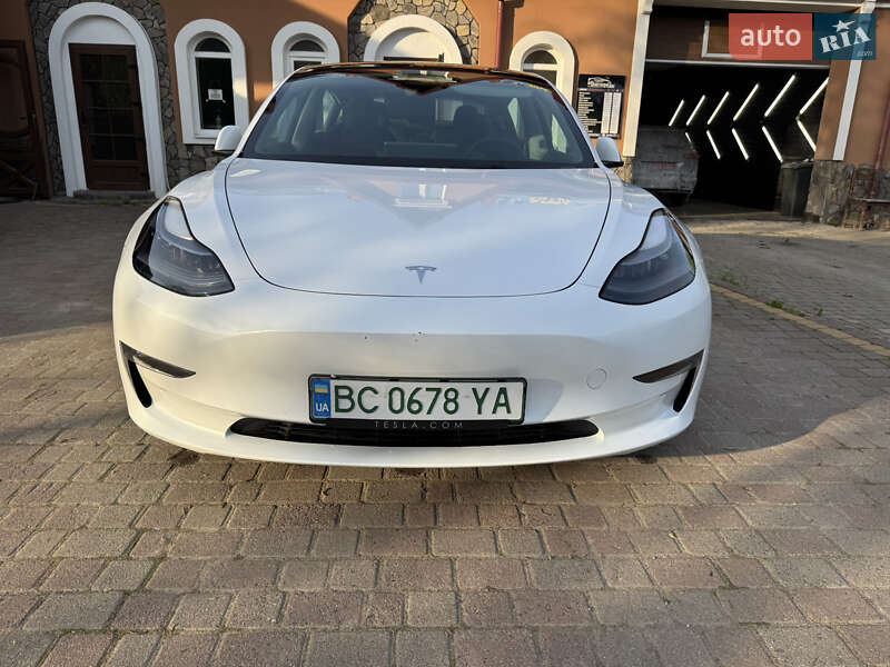 Седан Tesla Model 3 2022 в Львові