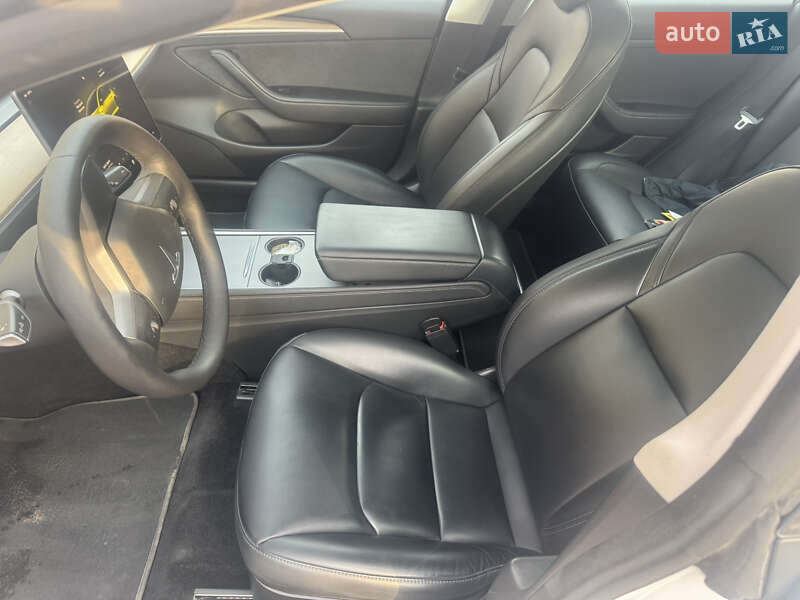 Седан Tesla Model 3 2022 в Львові