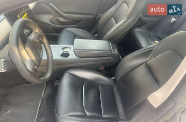 Седан Tesla Model 3 2022 в 