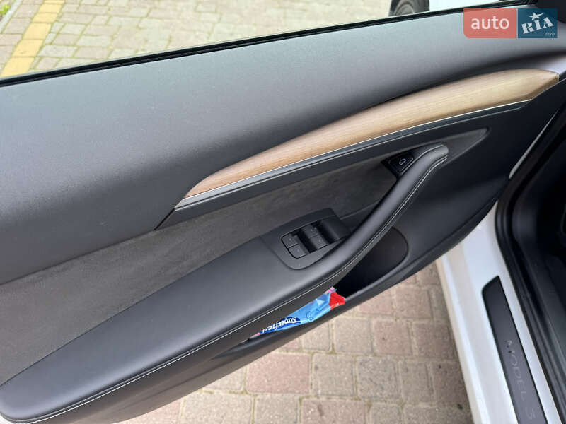 Седан Tesla Model 3 2022 в Львові