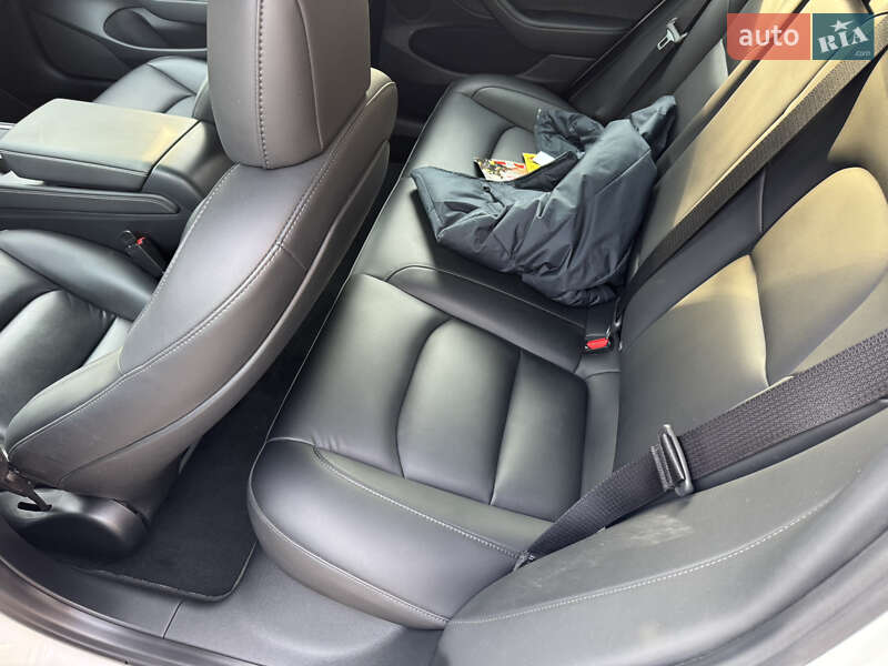 Седан Tesla Model 3 2022 в Львові