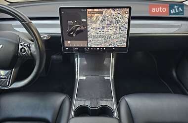 Седан Tesla Model 3 2019 в 