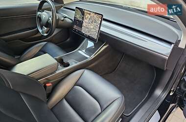 Седан Tesla Model 3 2019 в 