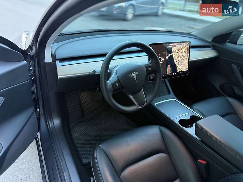 Седан Tesla Model 3 2021 в Киеве