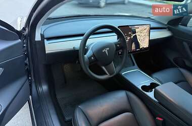 Седан Tesla Model 3 2021 в 