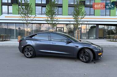 Седан Tesla Model 3 2021 в 