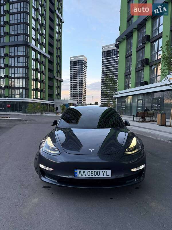 Седан Tesla Model 3 2021 в Киеве