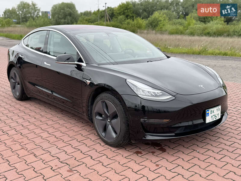 Седан Tesla Model 3 2018 в Ровно