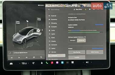 Седан Tesla Model 3 2022 в 