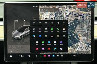 Седан Tesla Model 3 2022 в 